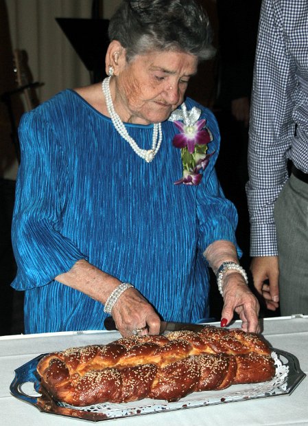 Alegre Cutting Challah 2